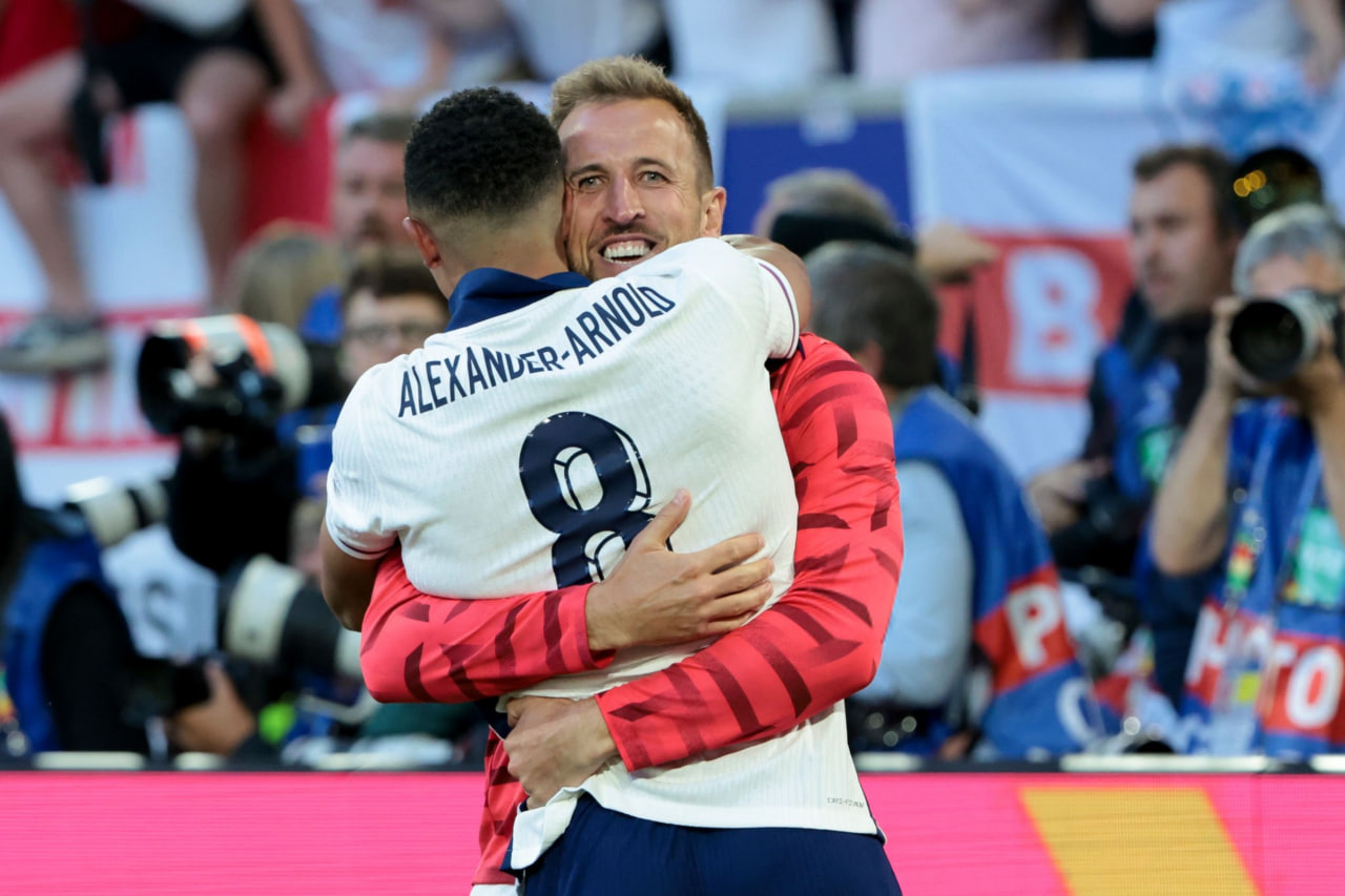 خوشحالی هری کین و ترنت الکساندر آرنولد پس از پیروزی انگلیس در ضربات پنالتی بازی با سوئیس در یورو 2024