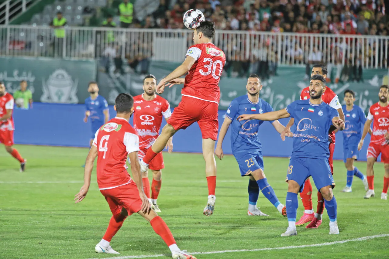 استقلال و پرسپولیس در دربی ۱۰۵ تهران