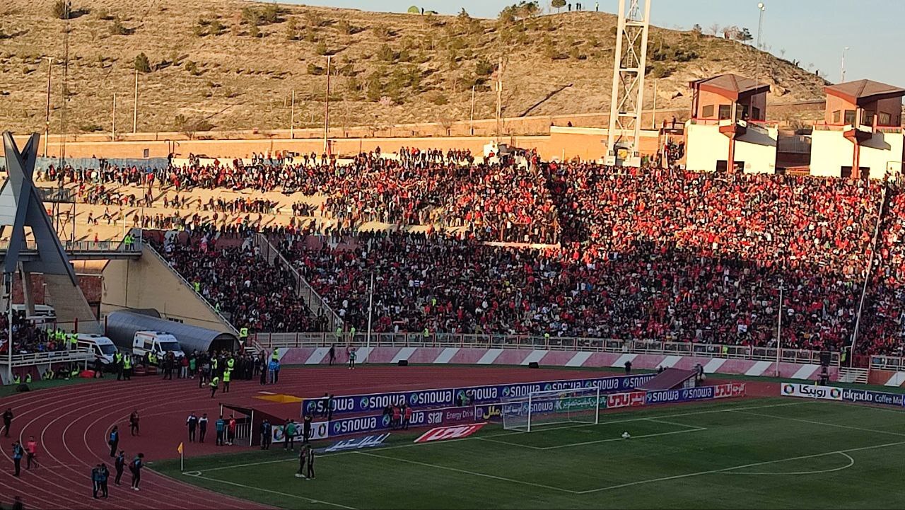 ورزشگاه تراکتور- فوتبال ایران