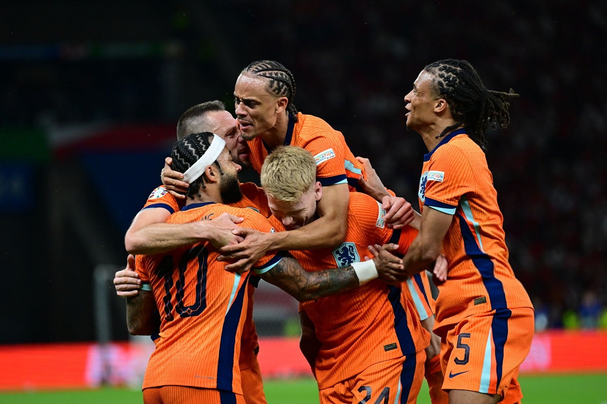 شادی بازیکنان هلند پس از برتری مقابل ترکیه در یورو 2024