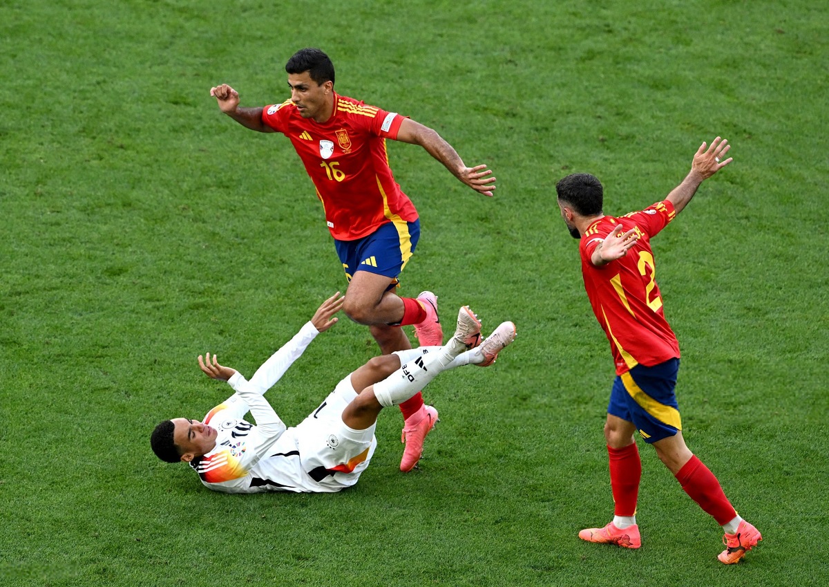 بازی آلمان و اسپانیا در یورو 2024، برخورد رودری با جمال موسیالا 