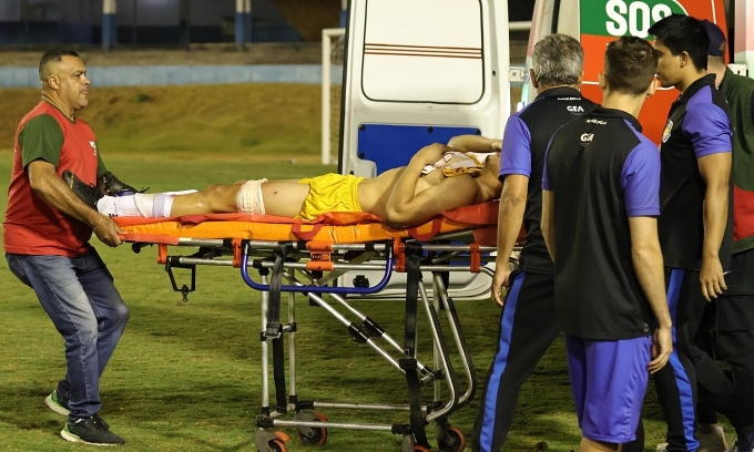 جراحت شدید بازیکن برزیلی پس از شلیک ناگهانی پلیس 