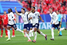 شادی بازیکنان تیم ملی انگلیس پس از شکست دادن سوئیس در یورو ۲۰۲۴