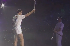 نوستالژی؛ روشن کردن مشعل المپیک 1992 بارسلونا به شیوه‌ای بی‌نظیر / فیلم