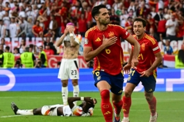 شادی پس از گل میکل مرینو، هافبک تیم ملی اسپانیا به آلمان در یورو 2024
