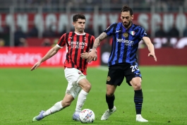 هاکان چالهان اوعلو و کریسین پولیشیچ در بازی رفت میلان و اینتر در کوپا ایتالیا 25-2024