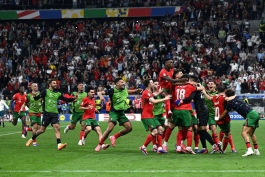 شادی بازیکنان پرتغال پس از پیروزی مقابل اسلوونی در ضربات پنالتی