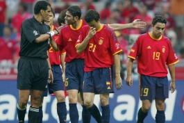 بازیکنان اسپانیا مقابل کره جنوبی در جام جهانی 2002