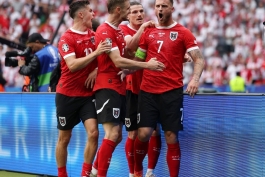 شادی گل بازیکنان اتریش در بازی مقابل لهستان