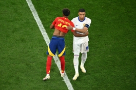 لامین یامال و کیلیان امباپه در جریان بازی اسپانیا و فرانسه - نیمه نهایی یورو 2024