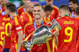 فابین رویز با جام قهرمانی یورو 2024 همراه با اسپانیا