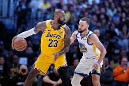 بسکتبال NBA - تقابل لبران جیمز - استفن کری - بازی گلدن استیت وریرز و لس آنجلس لیکرز