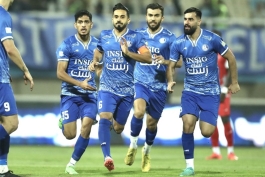 عکس از محمود مطلق زاده بازیکن استقلال خوزستان پس از گل به پرسپولیس