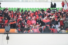 عکس از هواداران زن پرسپولیس در بازی مقابل تراکتور