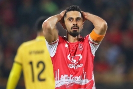 عکس از امید عالیشاه هافبک و کاپیتان پرسپولیس