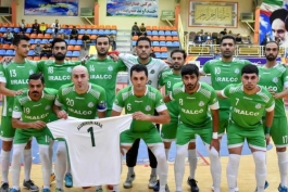 عکس تیمی از بازیکنان فوتسال آلومینیوم اراک