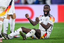 فریاد شادی آنتونیو رودیگر پس از دفع توپ در جریان برتری ۲-۰ آلمان مقابل دانمارک در یک هشتم نهایی یورو ۲۰۲۴