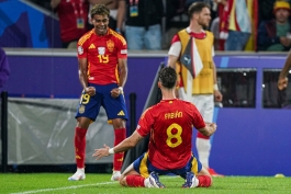 شادی بازیکنان اسپانیا پس از گلزنی مقابل گرجستان در یورو 2024