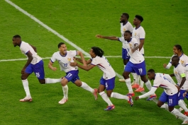 شادی بازیکنان فرانسه پس از پیروزی مقابل پرتغال در یورو 2024