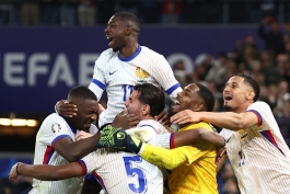 شادی بازیکنان فرانسه پس از حذف پرتغال در یورو 2024