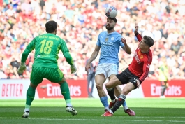 اشتباه مدافع منچسترسیتی در فینال جام حذفی انگلیس