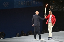 حمل مشعل المپیک توسط رافائل نادال و زین الدین زیدان