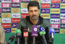 مجتبی حسینی سرمربی آلومینیوم اراک در نشست خبری پیش از بازی با چادرملو