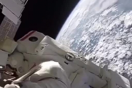 تصویری از فضانوردان در ایستگاه فضایی و تصویر زمین از ایستگاه فضائی