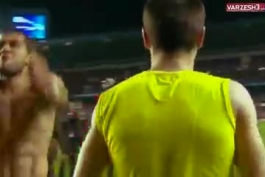 پیراهن عوض کردن اینیستا و لمپارد با یکدیگر پس از پایان بازی بارسلونا-چلسی و صعود بارسا به فینال سال 2009