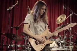 ویدئو Kiko Loureiro - Ray of Life