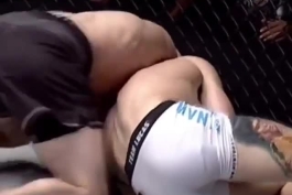 ⛔🔞 سابمیشن وحشتناک و بسیار خطرناک در مبارزات mma (ویدئو)