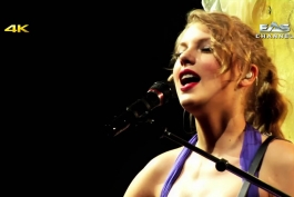 اجرای آهنگ fearless از Taylor Swift