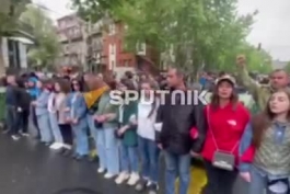 🔶 با افزایش دوباره تنش‌ها در ارمنستان و در ادامه تجمعات روزهای اخیر، مخالفین دولت در ایروان اقدام به بستن خیابان‌ها کرده‌اند.