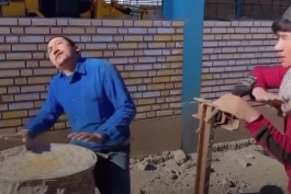 افغانی رپ گیم رضا پیشرو رو می خونه می گه زودتر پشت فرقون باش😂😂😂😂😂😂