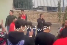 🔥 سپاهان در نامه ای به فدراسیون هشدار داده که به سلامت دیدار تراکتور و استقلال مشکوکه و این بازی رو زیر نطر داشته باشن 