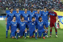 شماره پیراهن بازیکنان ایتالیا: جووینکو 10 می پوشد، آکوییلانی 7