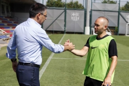 Andres Iniesta- josep maria bartomeu - fc barcelona - بارسلونا