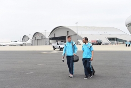 فرناندو تورس و سسک فابرگاس زودتر از دیگران برای پرواز اتریش آماده شدند.