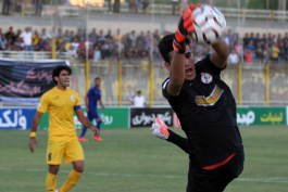  نفت مسجد سلیمان 3 - 2 ملوان؛ نفت 10 نفره ملوان را به آتش کشید