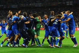 پلی به گذشته؛ یورو 2012؛ آن پنالتی چیپ از پیرلو و بازهم حذف انگلیس
