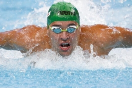قهرمان شنای المپیک علی‌رغم سرطان والدینش به المپیک می‌رود