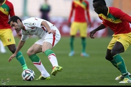 ایران 1 - 2 گینه؛ استارت تیم ملی ایران برای جام‌جهانی ۲۰۱۴ با شکست