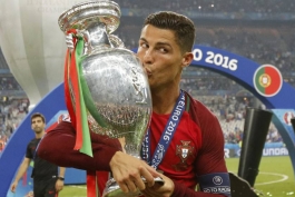 رونالدو: قهرمانی در یورو به من برای کسب توپ طلا کمک می کند، اما فکرم درگیر این موضوع نیست