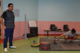سرمربی تیم ملی وزنه‌برداری جوانان: قهرمانی در مسابقات جهانی انتظارات را بالا برده 