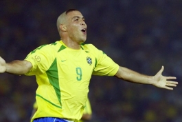 رونالدوی برزیلی می خواهد به فوتبال بازگردد