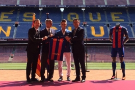 دنیس سوارز به هواداران بارسلونا معرفی شد (عکس)