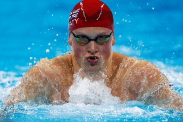 شنای المپیک ریو 2016؛  آدام پیتی بریتانیایی فاتح شنای 100 متر قورباغه در بخش مردان شد