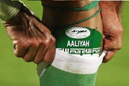  تصویری از دستمال سبز حاجت بر زانو و ساق اشکان دژاگه 