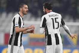 یوونتوس - یووه - بیانکونری - بانوی پیر - Bianconeri - The Old Lady - Juventus - Juve - روسونری - میلان - A.C. Milan - Rossoneri - Leonardo Bonucci - Andrea Bargzali