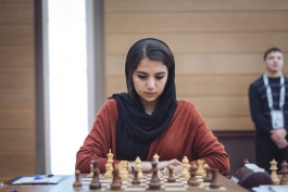 خادم‌الشریعه، نایب قهرمان جهان را شکست داد و صدرنشین شد/ بزرگان شطرنج دنیا در حسرت شکست دادن نماینده ایران 